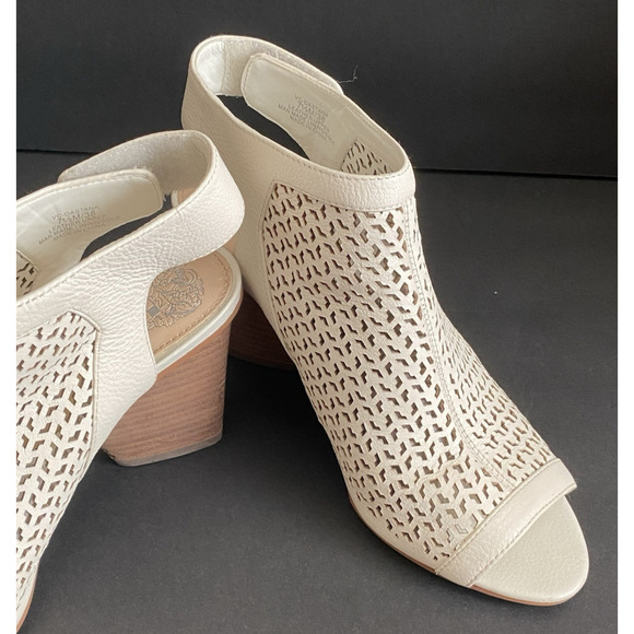 VINCE CAMUTO Perforated Leather Peep-Toe‎ Sandals Dastana Vanilla Size 7 1/2 EUC - Picture 2 of 6